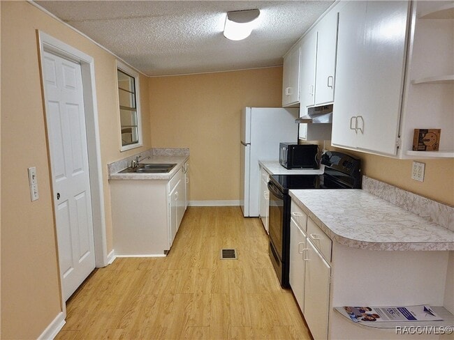 Building Photo - 6315 N Shorewood Dr