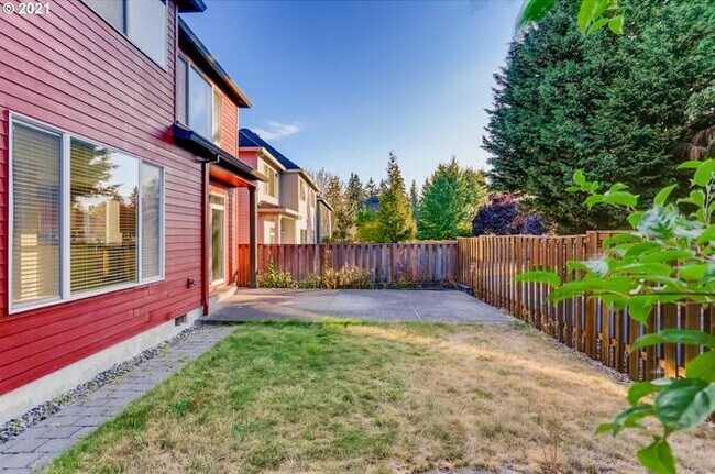 Building Photo - 5683 NE Daventry St