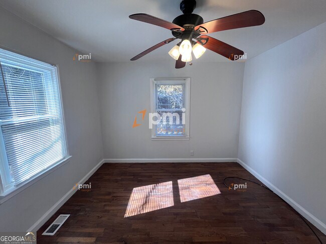 Building Photo - 413 Hilltop Cir