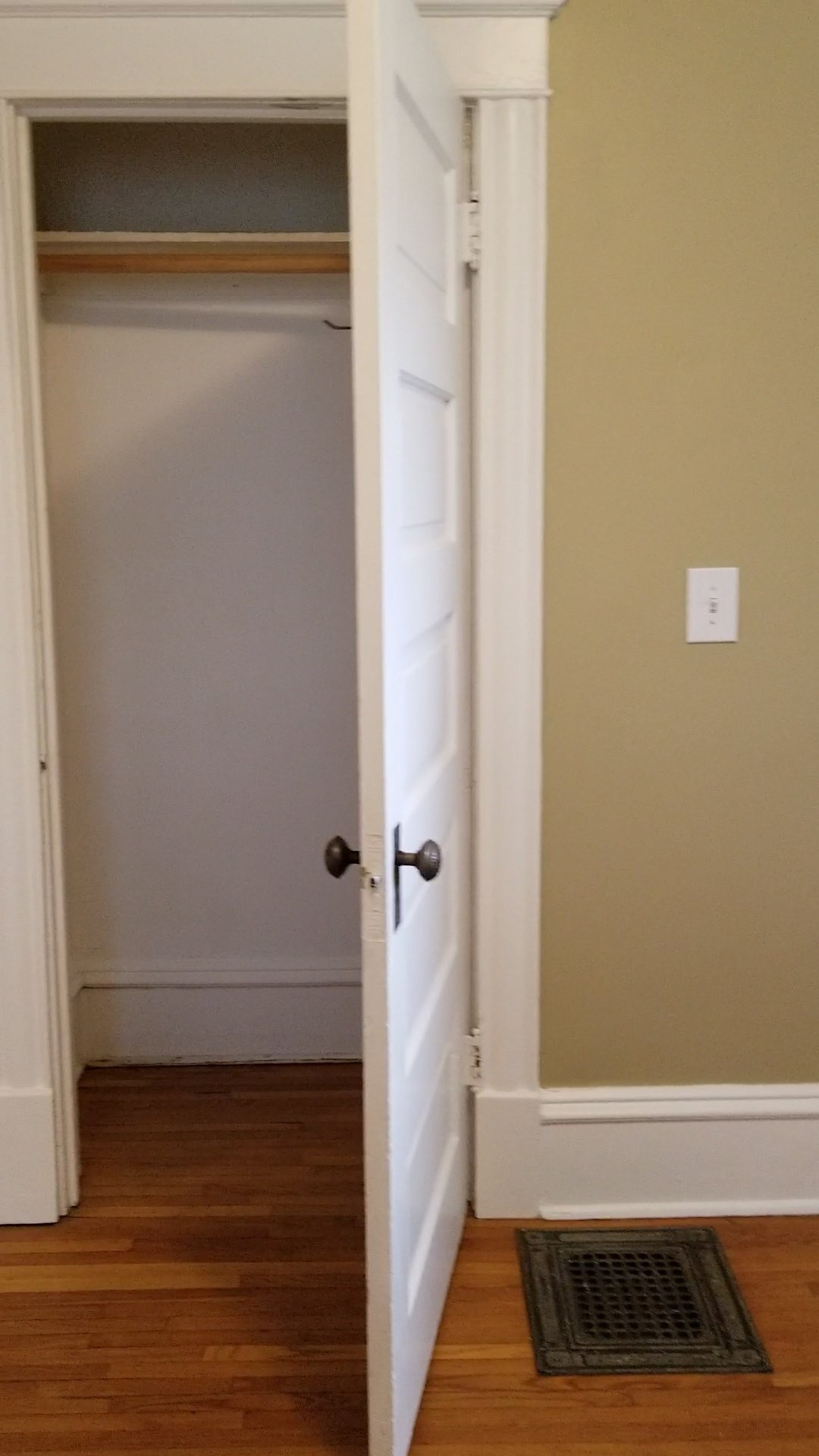 Building Photo - 1015 17th Ave N