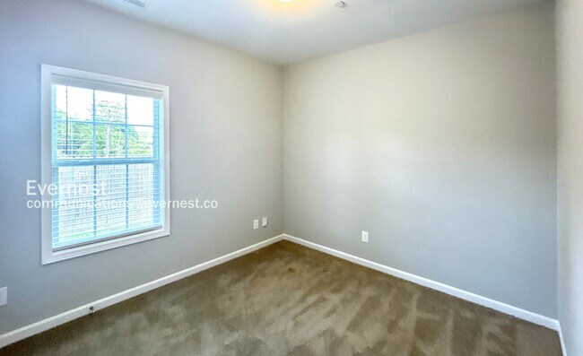 Building Photo - Updated 3 Bedroom Home in Columbia / Pet F...