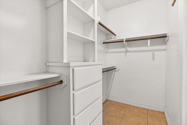 Building Photo - 6901 Anastasia Dr