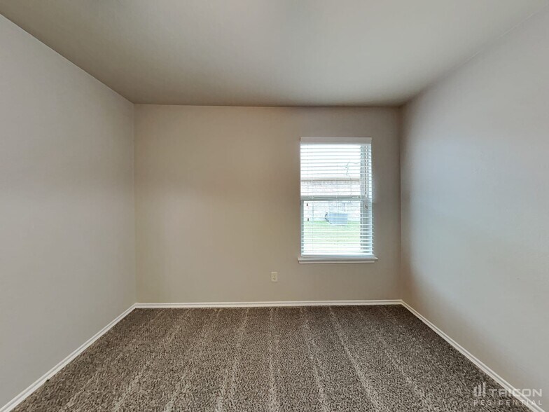 Building Photo - 336 Carlyle St