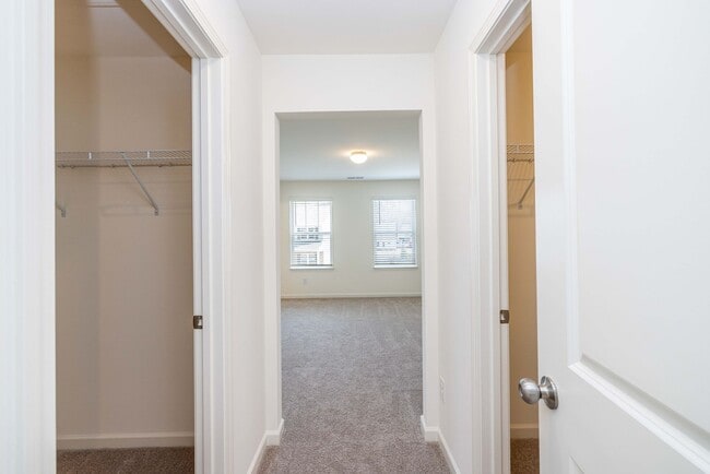 Building Photo - 724 Scotch Meadows Loop