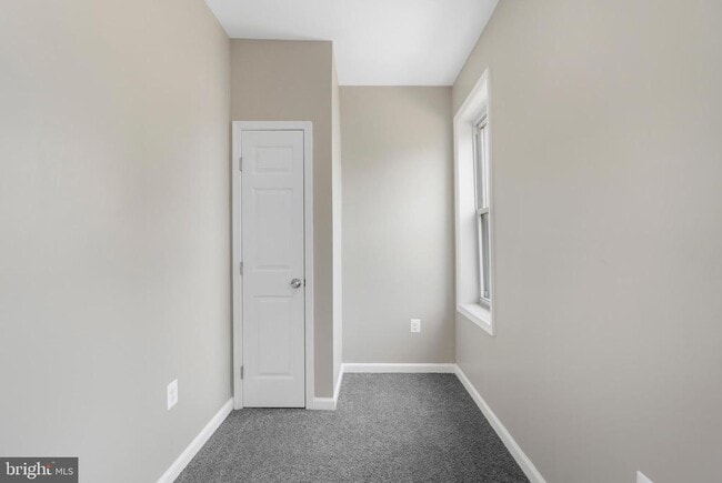 Building Photo - 945 Ashburton St