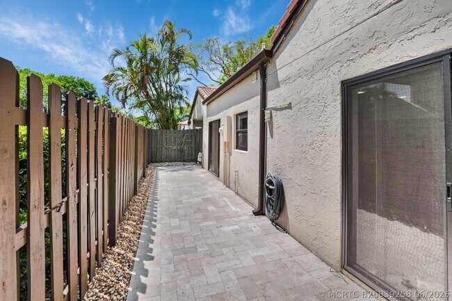 Building Photo - 21922 Cypress Dr