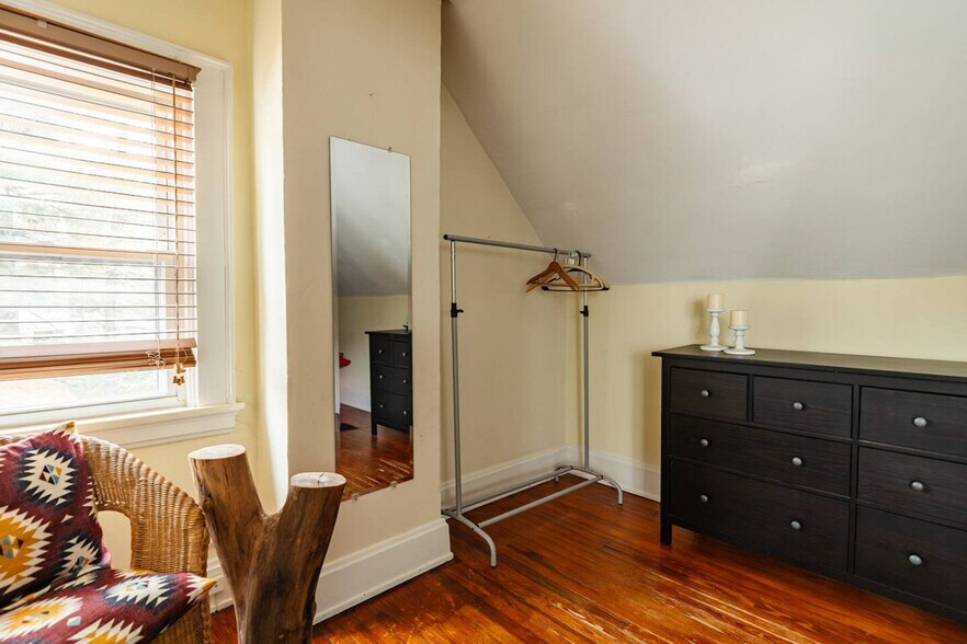 Building Photo - 3935 Oak Park Pl