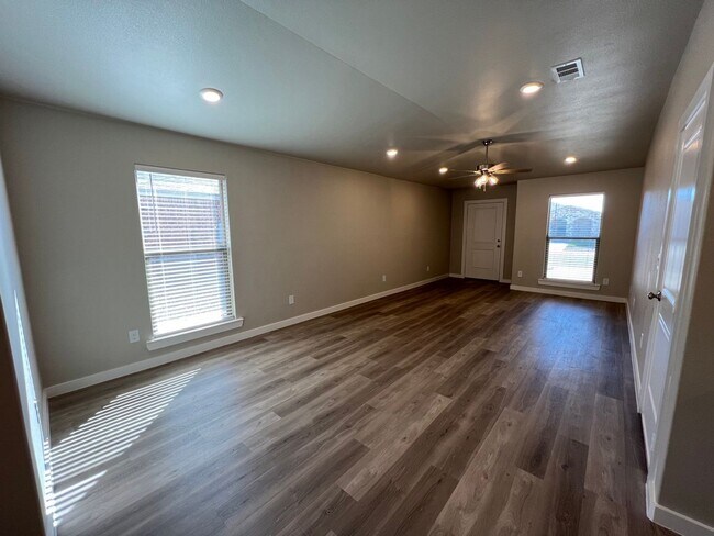 Building Photo - NEW 3 Bedroom In Harvest Development In Wo...