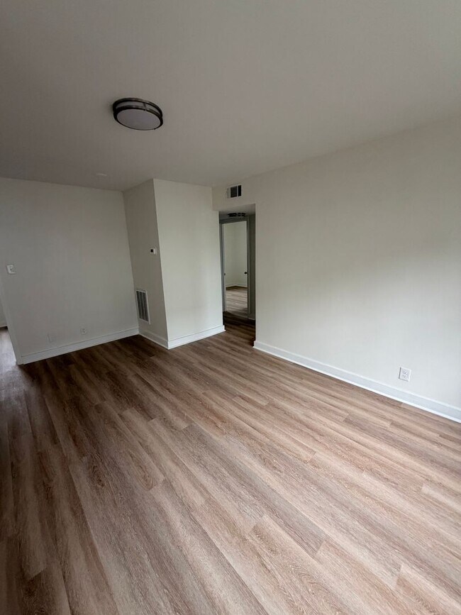 Building Photo - 1439 Nightingale Rd