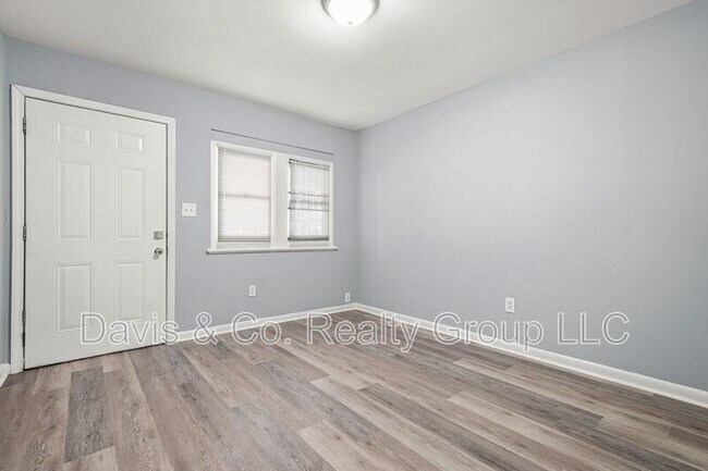 Building Photo - 1156 Hubbard St SW
