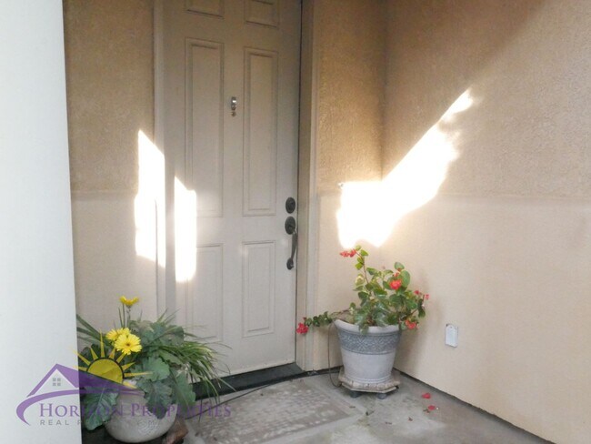 Building Photo - Bright 3 Bed 2.5 Bath 1,840 Sq. Ft. Fair Oaks Home