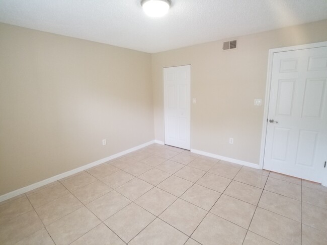 Building Photo - Ground Floor - 2 Bedroom 2 Bath for Lease ...