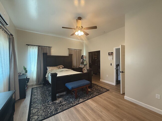 Building Photo - 3 Bedroom 2 Bathroom House Available Septe...