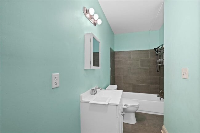 Building Photo - 1124 Graymont Dr SW