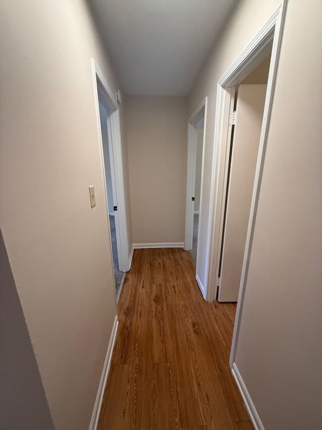 Building Photo - 150 Essex Ct