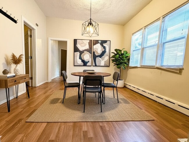 Building Photo - 8125 S Escanaba Ave