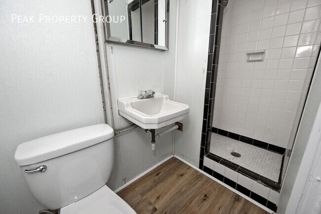 Building Photo - 2533 Ravine St