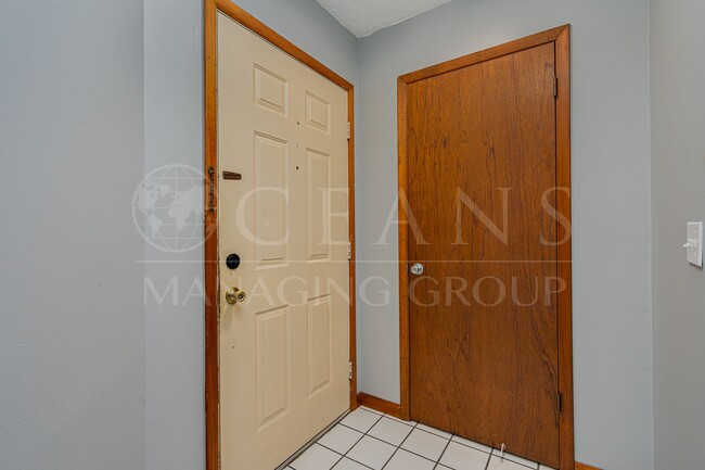 Building Photo - TOWNHOMES WEST, PORT ORANGE!