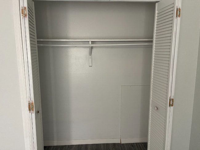 Building Photo - 7210 N Manhattan Ave