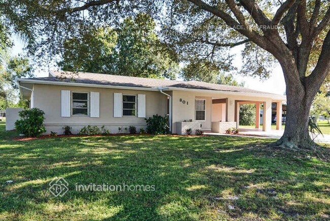Building Photo - 801 SW Ivanhoe Dr