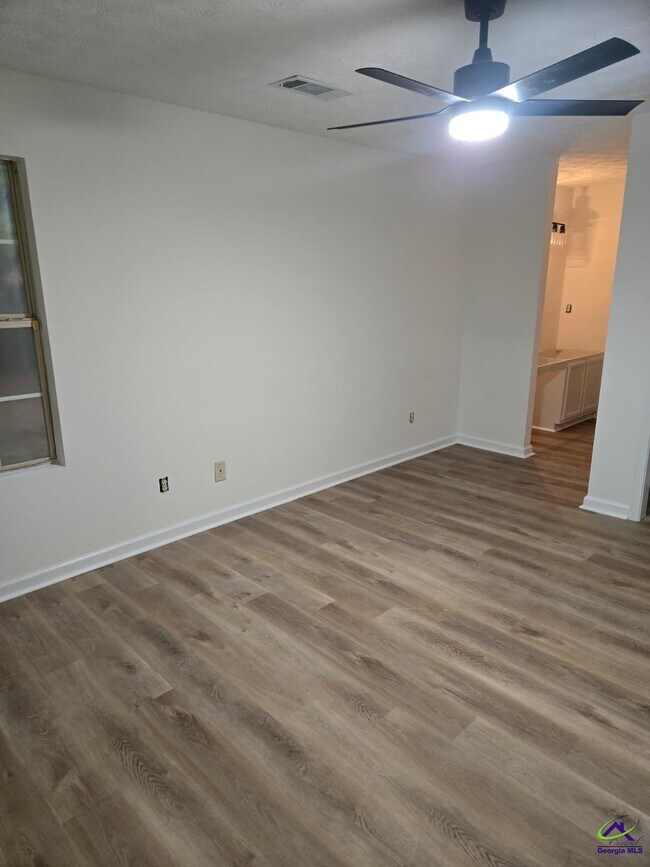 Building Photo - 4685 Pine Valley Dr