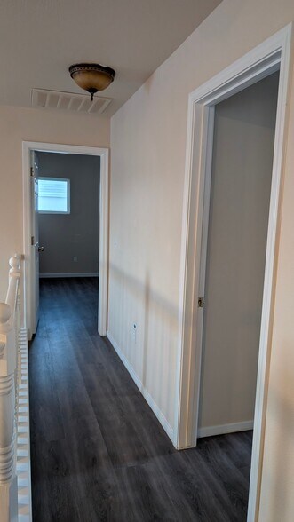 Building Photo - 2009 Foothill Vista Dr