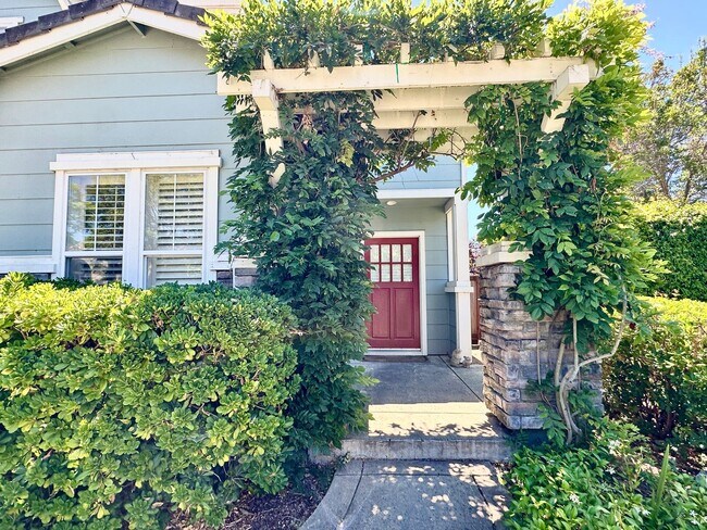 Building Photo - Large 5bd/3ba 3500sqft Home in Hamilton, Novato