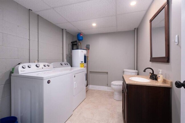 Building Photo - 7206 Sawyer Rd