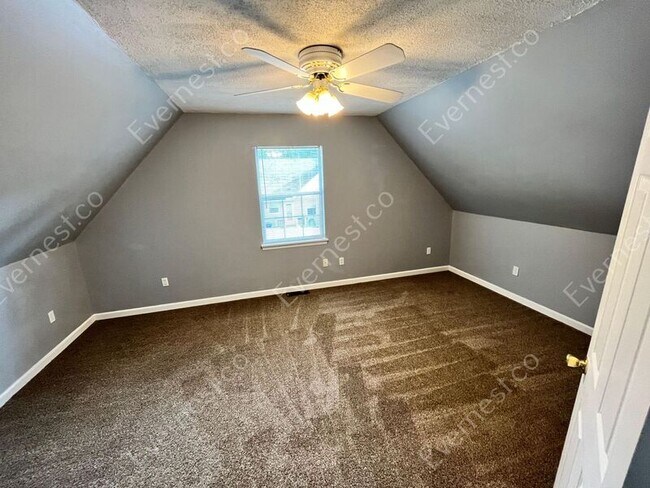 Building Photo - 903 Gordon St