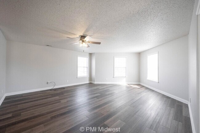 Building Photo - Charming 3-Bedroom Home with 2.5 Baths - Greenfield, IN!