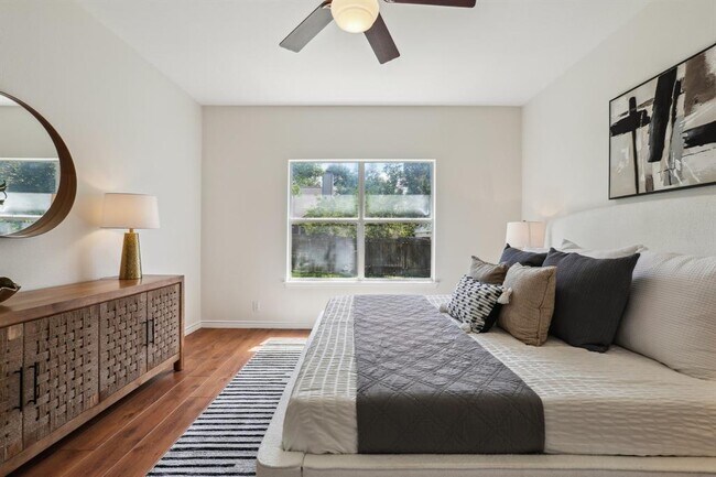 Building Photo - 2807 Glenwood Trail