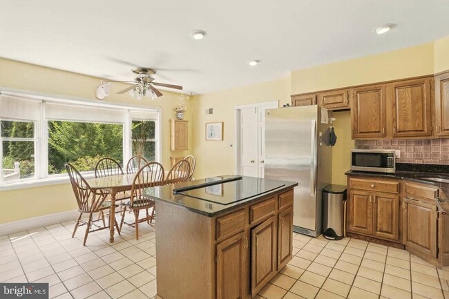 Primary Photo - 6578 Guilford Rd