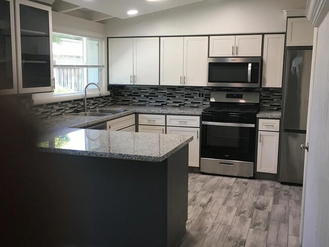 Building Photo - 1222 Palamos Ave