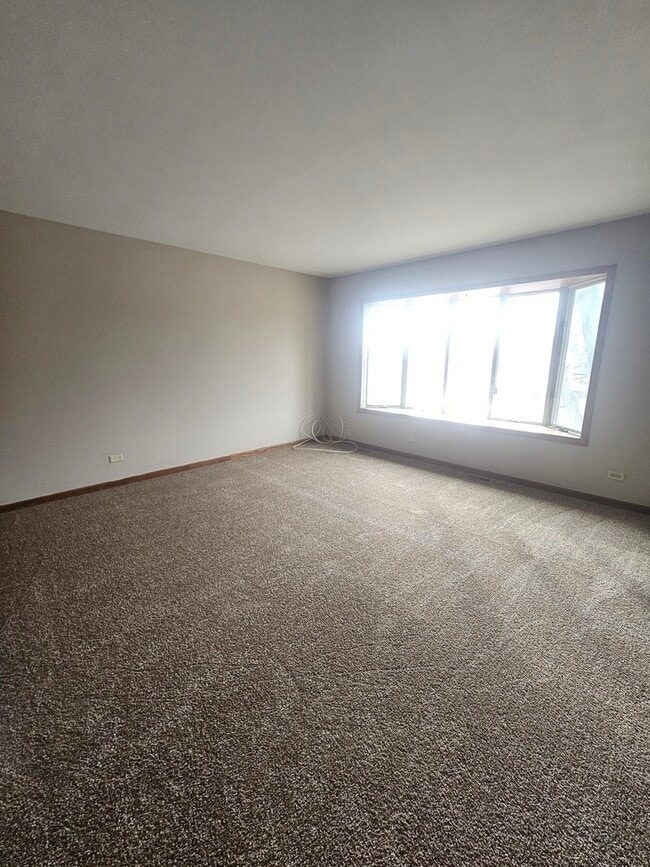 Building Photo - 830 Division St