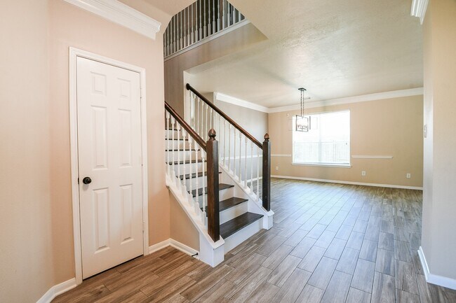 Building Photo - 5410 Linden Grove Ct