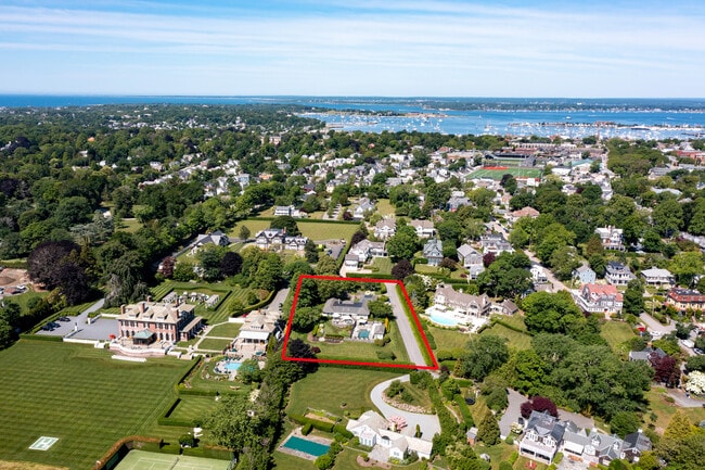 Building Photo - 3 Barclay Sq