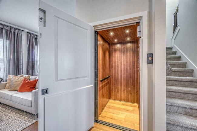 Building Photo - 244 John Webster St