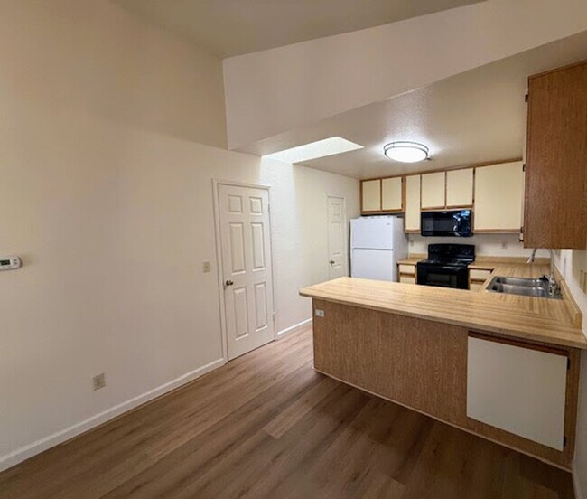 Building Photo - 1295 Alicia Cir