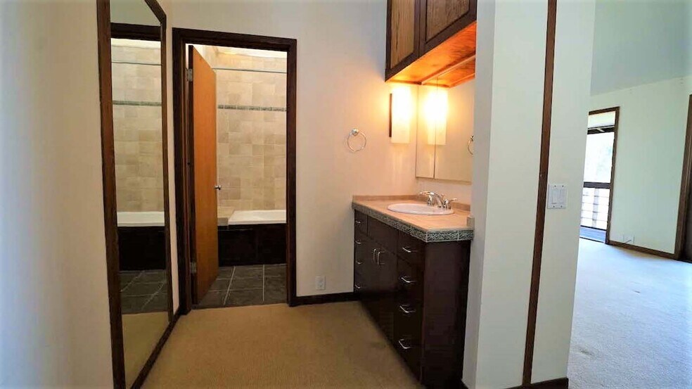 Building Photo - 3076 Buena Vista Way