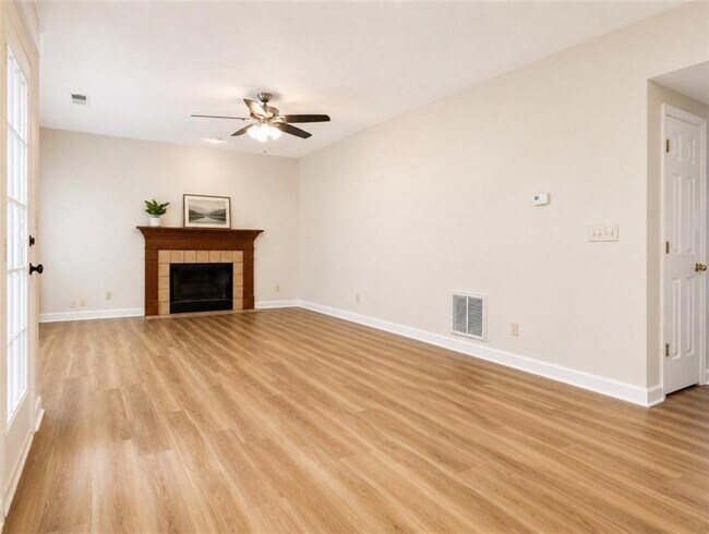 Building Photo - 1630 Green Oak Cir NW