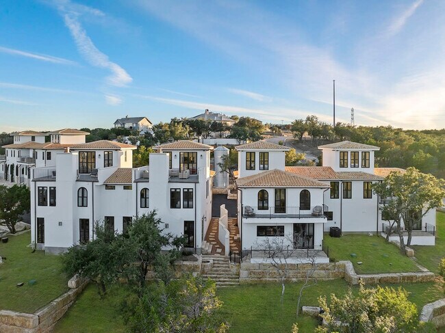 Building Photo - 2701 Bumble Bee Dr