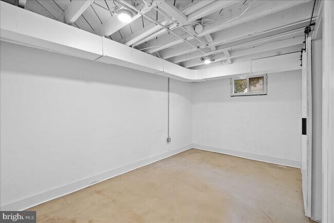 Building Photo - 6451 Maplewood Dr