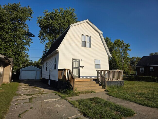 Building Photo - 3 bed, 2 bath HOUSE for RENT