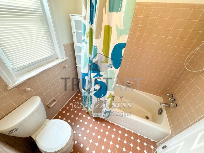 Building Photo - 2082 Albright St