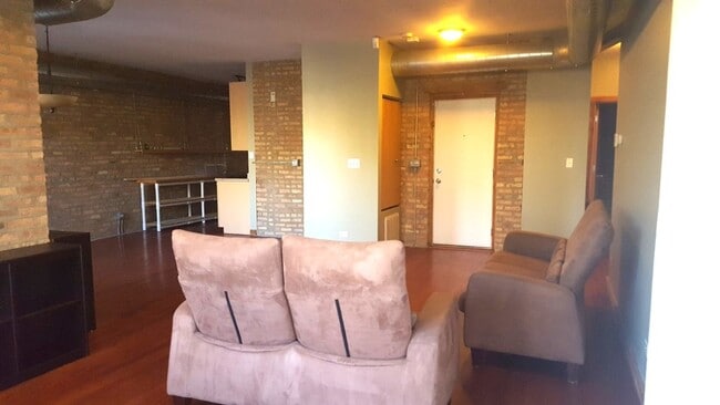 Building Photo - 1657 W Pratt Blvd