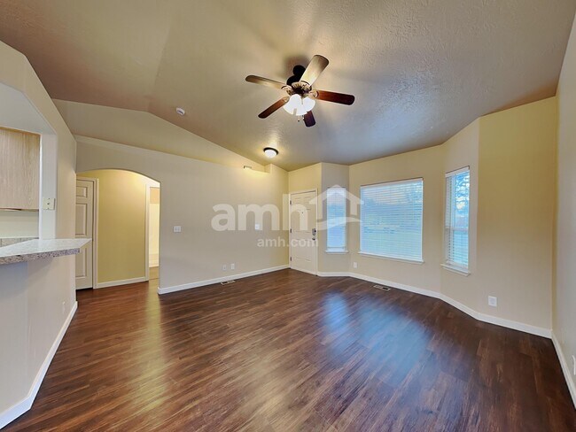 Building Photo - 4707 Oxbow Ave