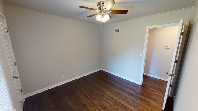 Building Photo - 6010 E 18th St