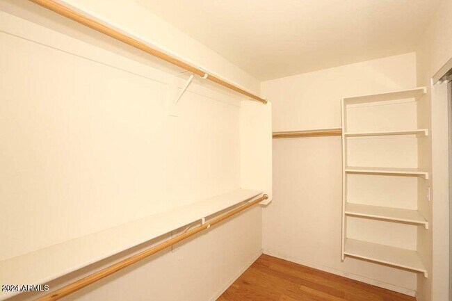 Building Photo - 7931 W Rose Garden Ln