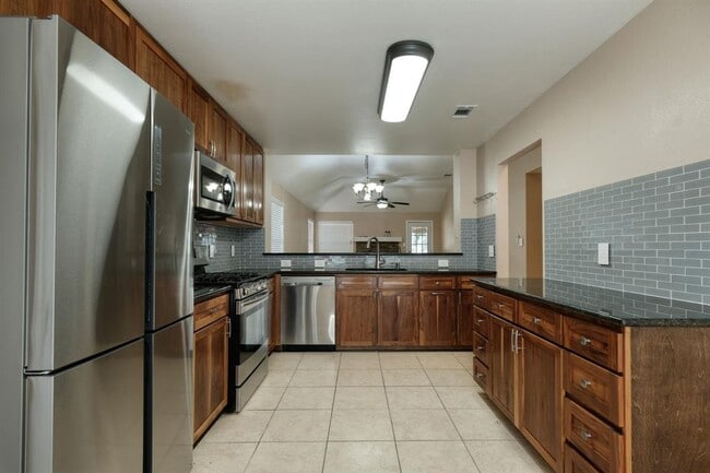 Building Photo - 5208 Walnut Grove Ct