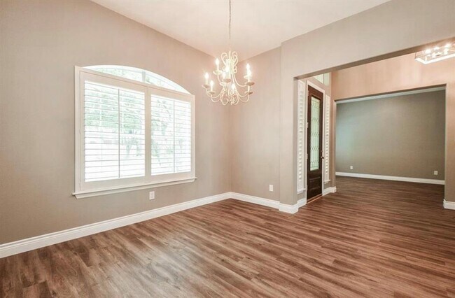 Building Photo - 18 E Knightsbridge Dr
